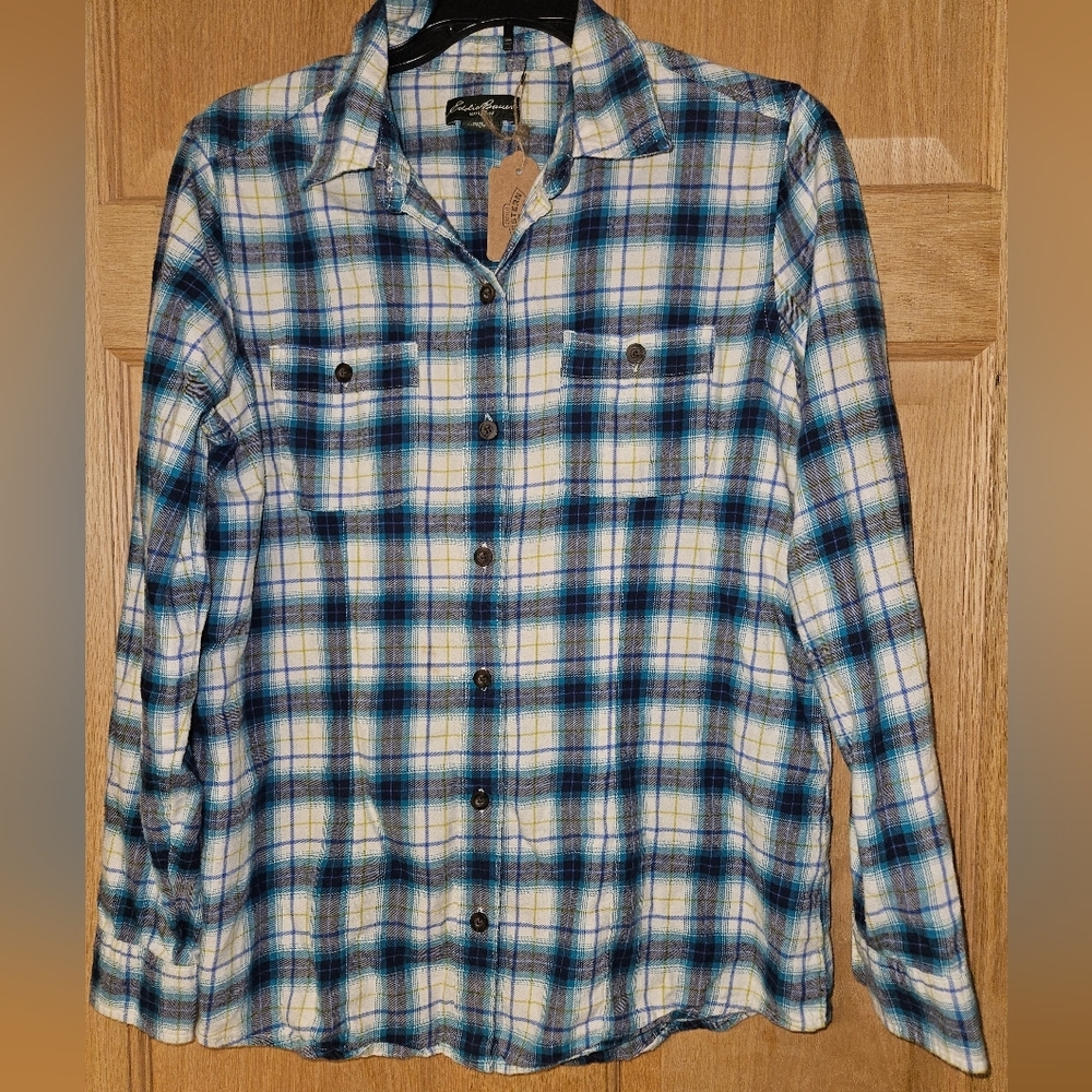 Eddie Bauer Womens Medium Plaid Shirt‎
